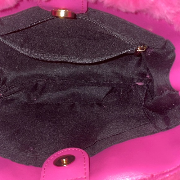 Skinnydip x Barbie Pink Plush Fluffy Convertible Crossbody/Tote Bag 💖 - Picture 4 of 10